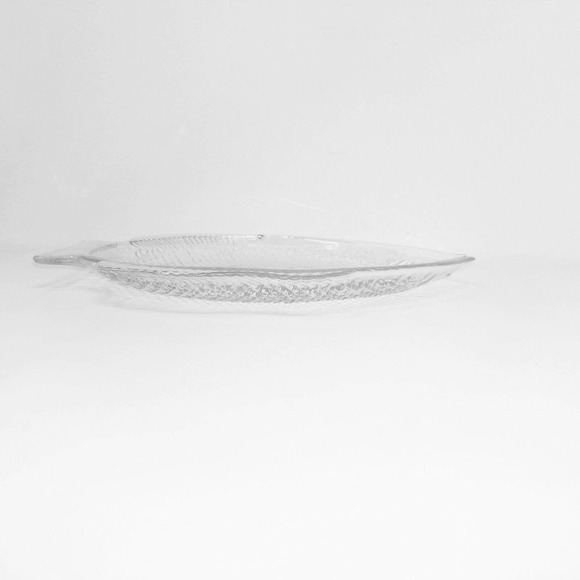 Clear Glass Embossed Fish Shaped Serving Plate/Small Platter 8"W x 11"L - Picture 3 of 3